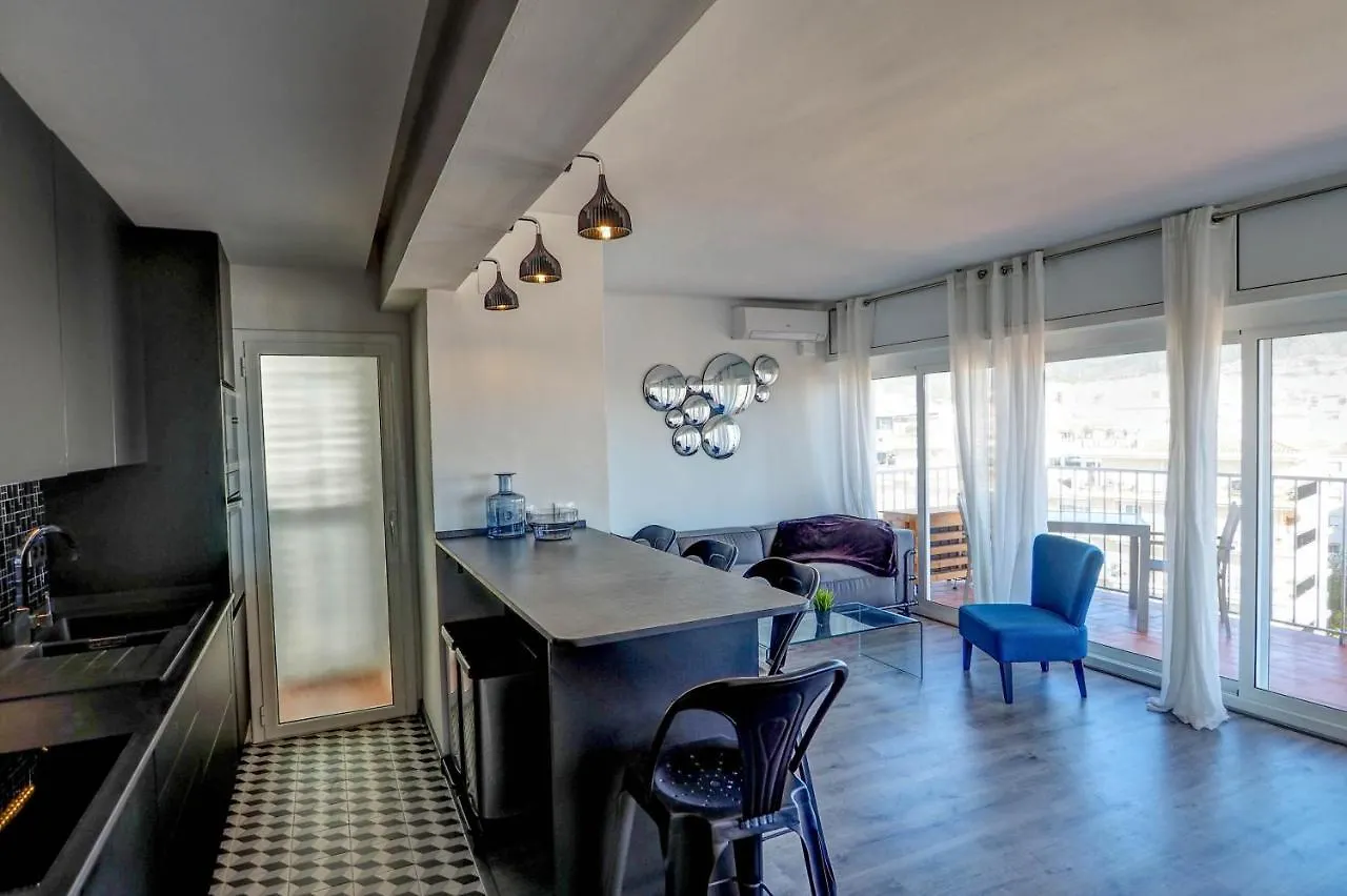 Chic Sea View Apartment By Hello Homes 시체스
