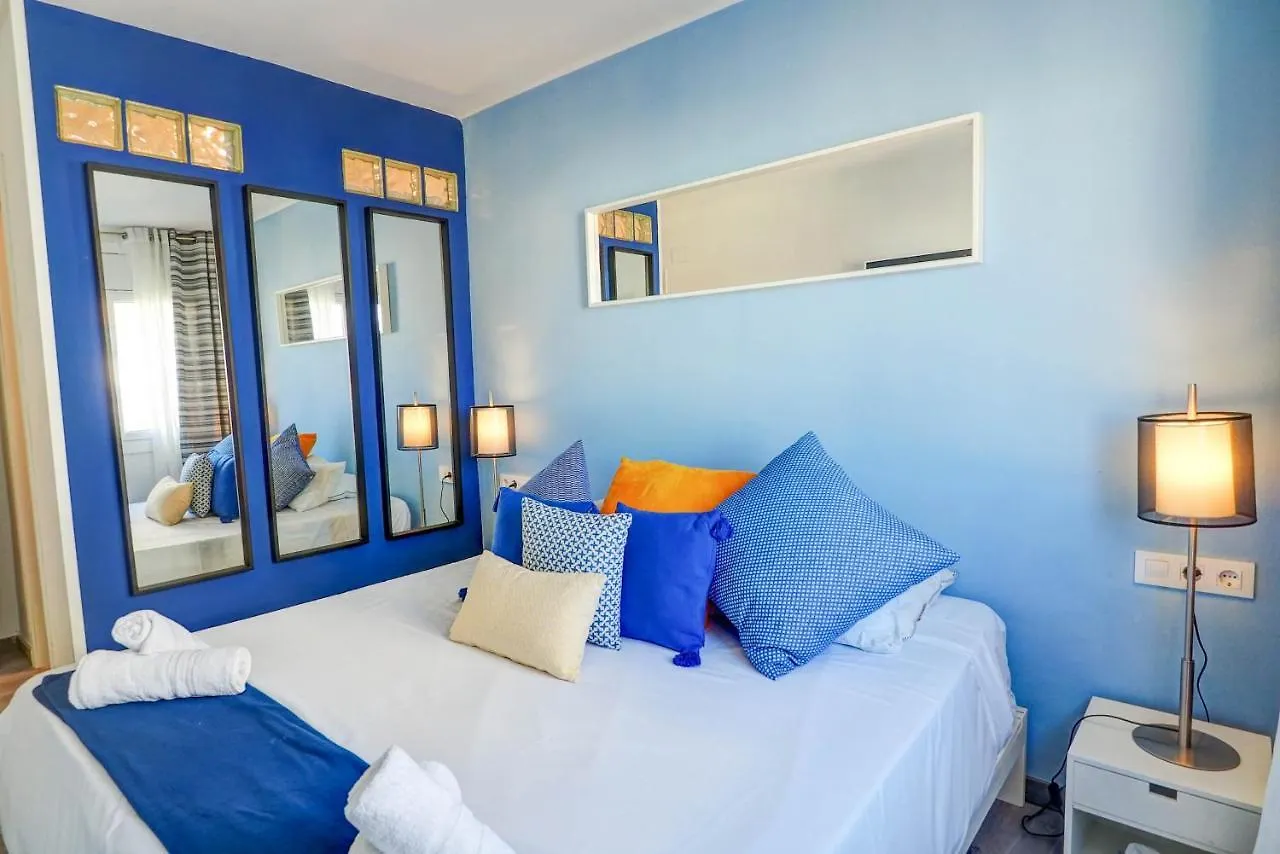 Chic Sea View Apartment By Hello Homes 시체스
